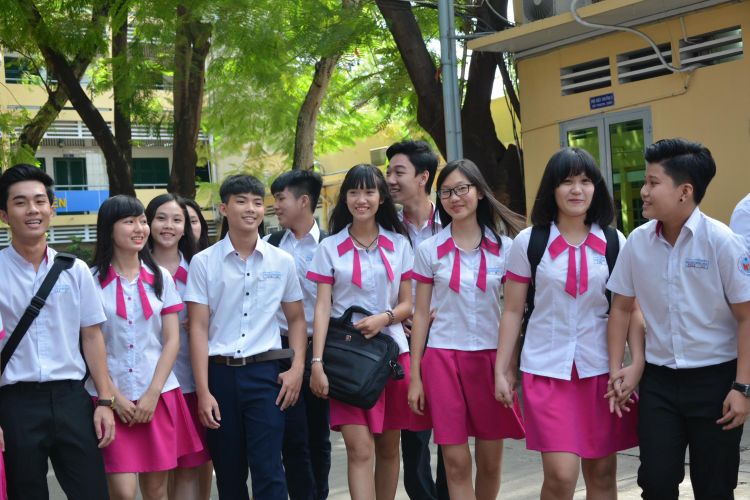 May đồng phục học sinh tại quận 8