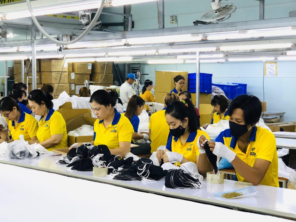 quy trình may áo thun đồng phục